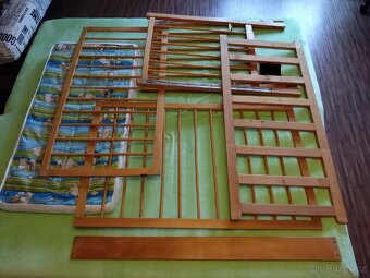 Stará dřevěná dětská postýlka - 2