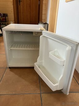 Lednička Samsung, malá - 2