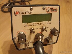 Detektor kovů Tesoro Cortés - 2