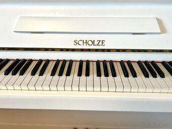 Krásný bílý klavír SCHOLZE - 2