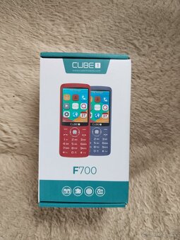 Prodám tlačítkový mobil CUBE1 F700 Blue - 2