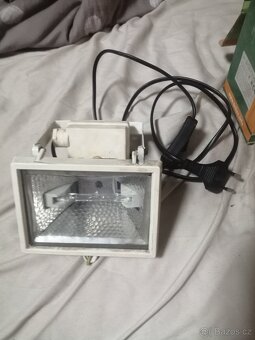 150W reflektor s napájecím kabelem a vypínačem - 2
