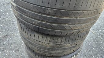 235/40R19 - 2