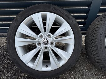 Originální alu Škoda R17 5x112 225/45 et49 - 2