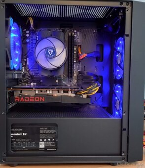 Herní PC s Ryzen 3600X, RX 6600 XT a 23" 1080p monitorem - 2