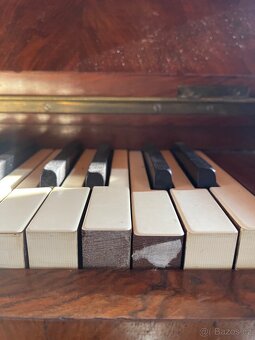 Piano /velmi poškozené/ - 2