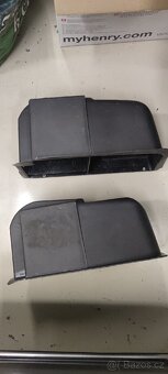 Bmw e30 2x kastlik, 2x plast pro zadni znacku - 2