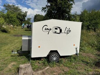 Vybavený minikaravan - 2