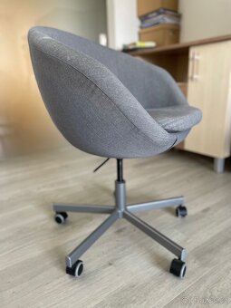 Otočná látková židle IKEA SKRUVSTA – šedá - 2