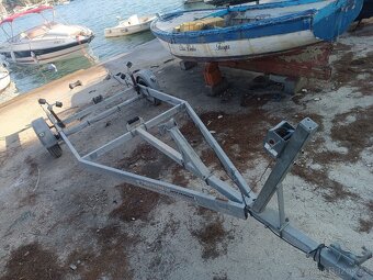 Prodám lodní přívěs 1350kg - 2