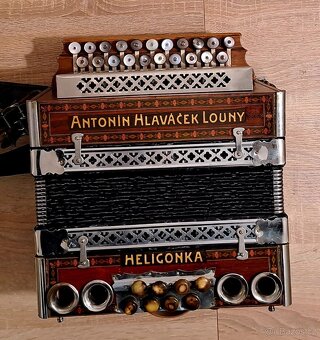 Heligonka C/F – 21 knoflíků, 8 basů, krásný zvuk - 2