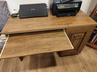 Prodám pracovní stůl pro práci s počítačem - 2