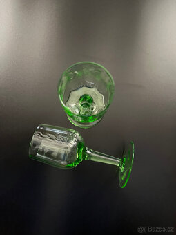 2x starožitná sklenice cejch 0.1l, uranové sklo - 2