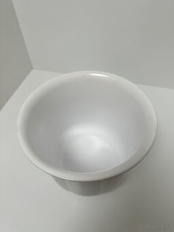 Bílý keramický květináč - 2