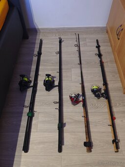 Rybářské vybavení plus pruty a navijáky. - 2