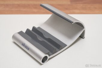 ALU stojánek na tablet / mobil značky AKASA - 2