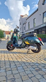 Vespa GTS Super  125 Racing Sixties - 2