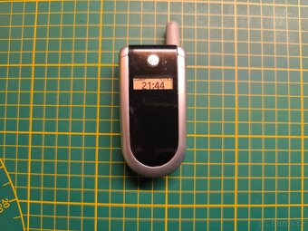 Motorola V180 - 2