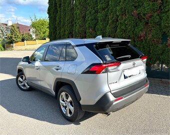 Toyota RAV4 2.0 4x4, ČR 2020, najeto jen 30 000km - 2