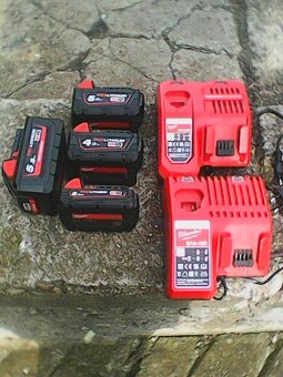 Milwaukee M18 baterie a nabijecka M12 a M18 - 2