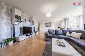 Prodej rodinného domu, 269 m², Jesenice, ul. Albatrosová - 2