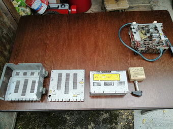 Staré elektronkové autorádio Tesla - 2