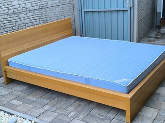 Prodám manželskou postelí + Matrací 160cm x 200cm - 2