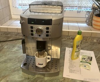 DELONGHI automatický kávovar - TOP STAV - - 2