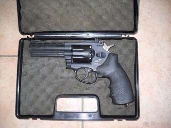 Plynoví revolver - 2