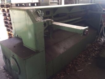 Tabulové nůžky MM5/2500 z roku 1980 - 2