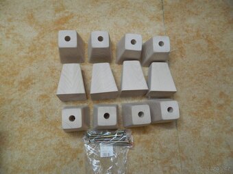 Hranaté dřevěné nábytkové nohy. - 2