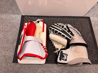 SET LAPAČKA A VYRÁŽEČKA BAUER vel. YTH - 2