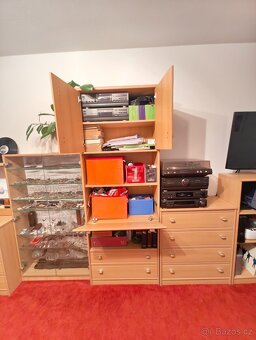 Nábytek z pokoje - 2