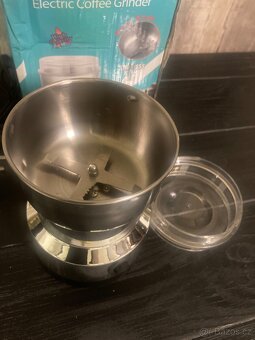 Mlýnek na kávu elektrický - 2