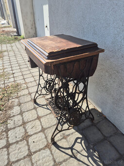 Podstavec Singer - 2