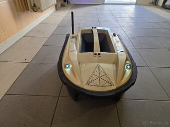 Zavážecí loďka Sports Prisma 7G se sonarem a GPS - 2