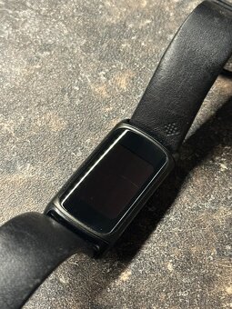 Chytrý náramek Fitbit Charge 6 černý - 2