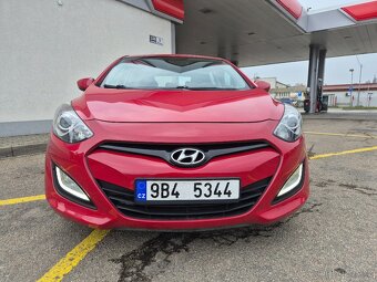 Hyundai i30, 1.6 benzín 88kw,vyhř.volant,2.majitel,r.v.2013 - 2