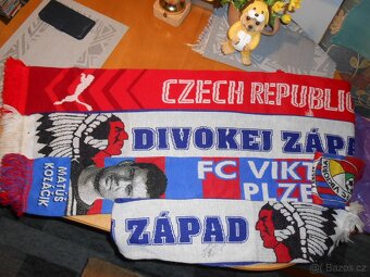 Fanoušovské šály 9kusů - druhy foto , cena celkem - 2