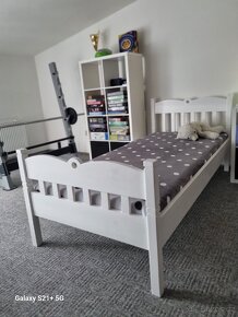 Rustikální postel z masivní borovice - 2