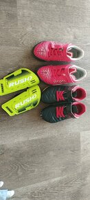 Sálová obuv Decathlon a fotbalové chrániče Sportisimo - 2