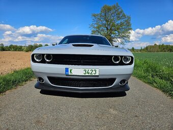 Dodge Challenger 5.7 Hemi NEHAVAROVANÉ - 2