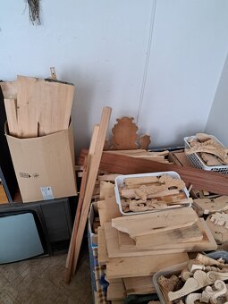 Dřevěný materiál pro řezby k doplnění hodin. - 2