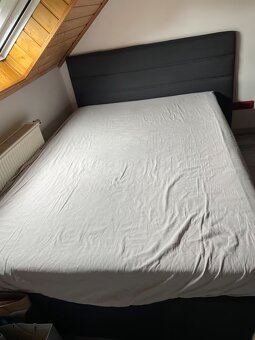 Moderní vysoké černé postele 140x200 jako nové-2 kusy - 2