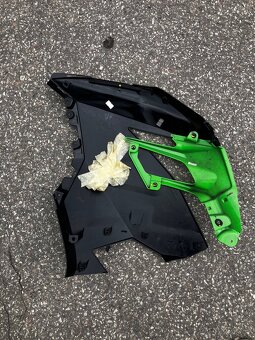 Originální boční hlavní kryt Kawasaki Ninja 400 - 2