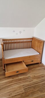 Dětská rostoucí postýlka z masivu - 2