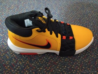 ORIGINÁLNÍ BOTY NIKE LEBRON WITNESS VIII 44 - 2