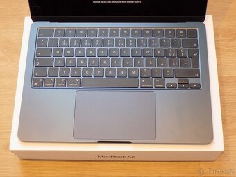 Apple MacBook Air 13,6" (2022) / M2 / 8GB RAM / 512GB / CZ - 2