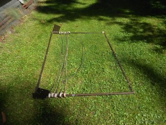 kanc. křeslo; sedačka čalouněná; sušáky na prádlo - 2