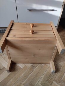 Borovicový stolek k posteli - 2